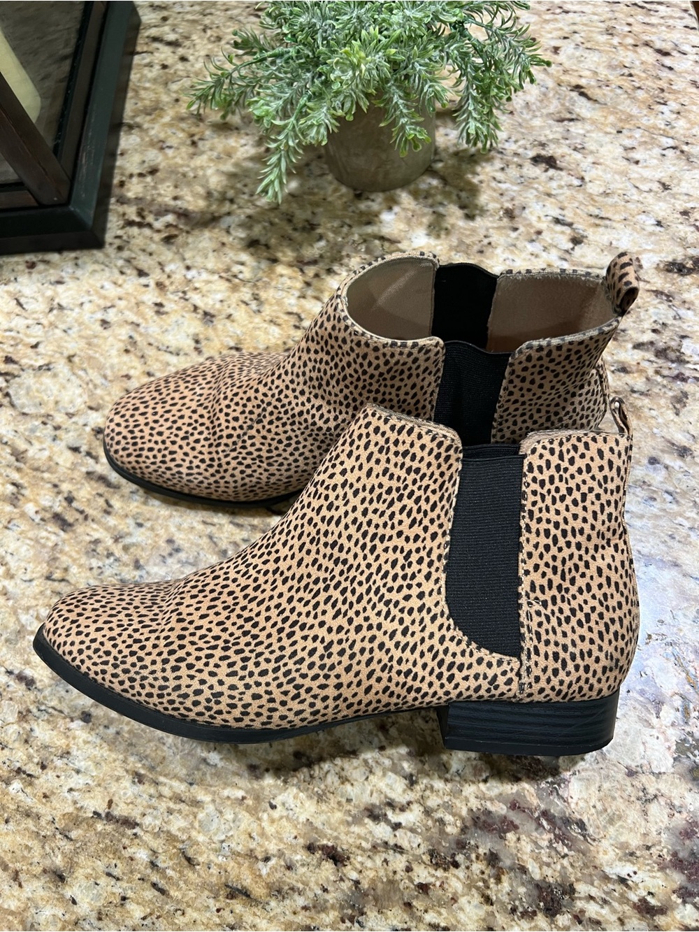 Old Navy Leopard Print Chelsea Ankle Boots - Tan/Black 9